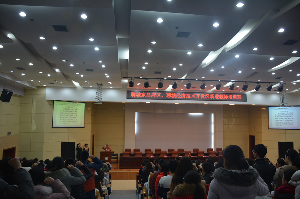 新进教师集体宣誓_副本.jpg