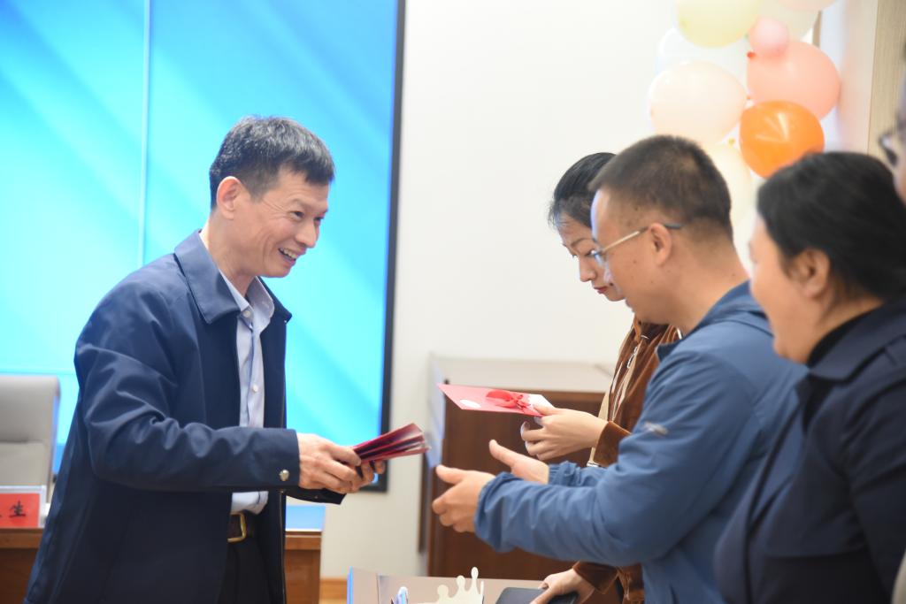 D9AE
